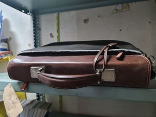 Maletín de piel marrón