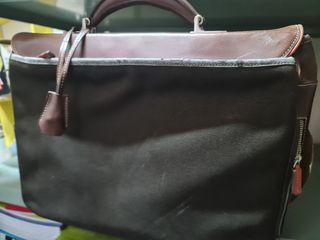 Maletín de piel marrón