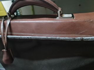 Maletín de piel marrón