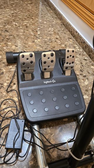 Volante Logitech G29 + Soporte Wheel Stand Pro
