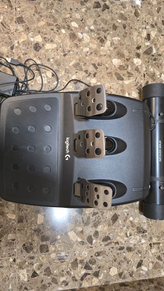 Volante Logitech G29 + Soporte Wheel Stand Pro