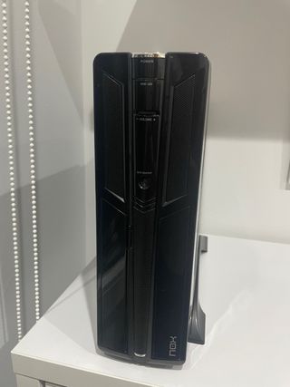 Torre PC NOX Negra + Monitor