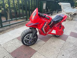 Moto infantil roja