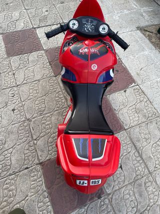 Moto infantil roja