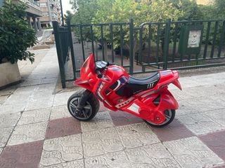 Moto infantil roja