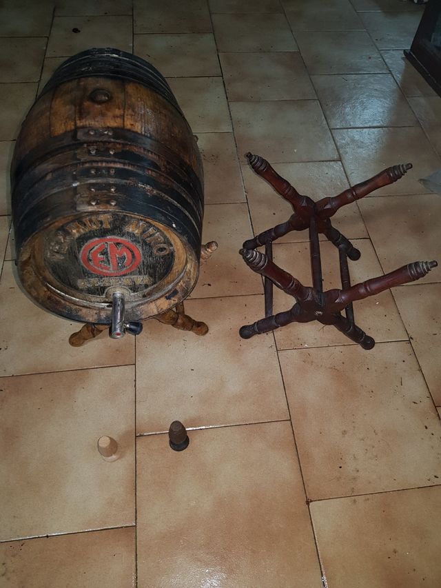 Barril de vermut de madera
