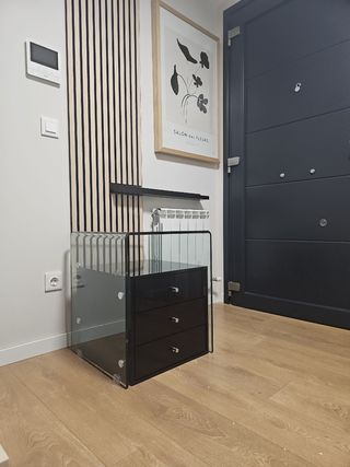 Mesa Auxiliar Negra con Cajonera y Cristal