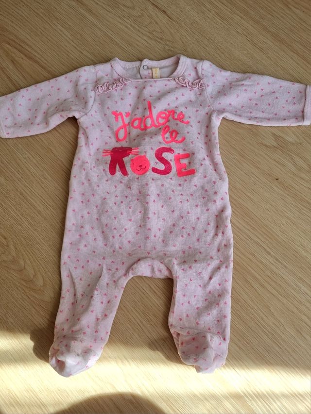 Mono bebé niña rosa con corazones