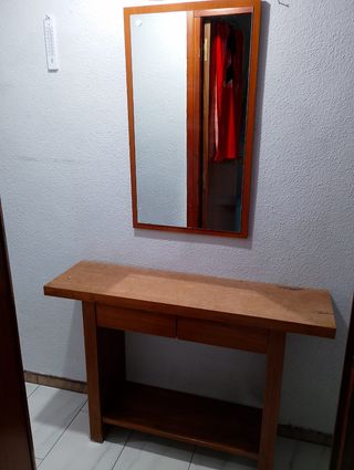 Recibidor de madera marrón
