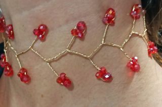 Collar choker cristal facetado dorado y rojo