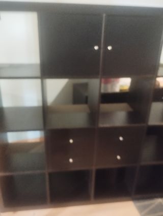 Armario de salón de madera marrón