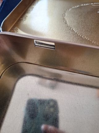 Caja hojalata chiocolates Valor año 2002