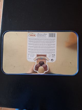 Caja hojalata chiocolates Valor año 2002