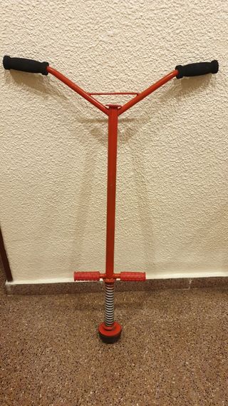 Saltador antiguo rojo