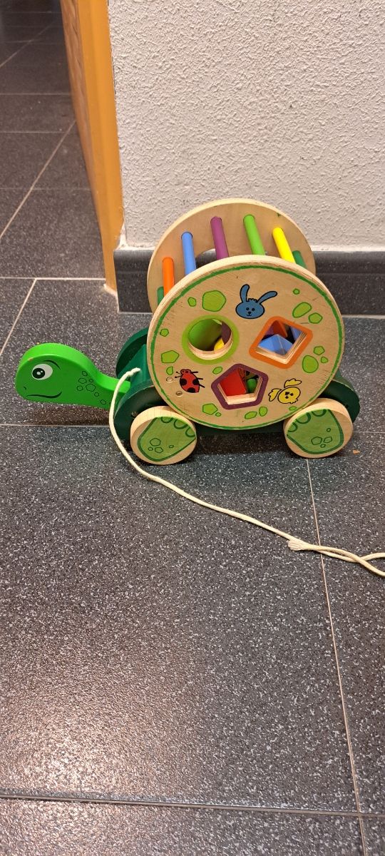 Tortuga de madera para encajar formas