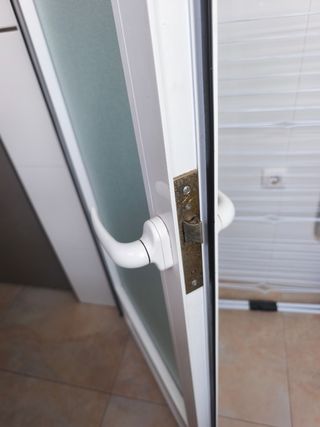 Puerta de cristal con marco más ventana opcional