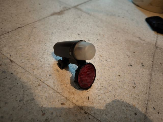 Luz trasera bicicleta con reflector