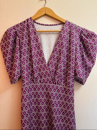 Vestido vintage tipo midi estampado morado/blanco