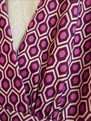 Vestido vintage tipo midi estampado morado/blanco
