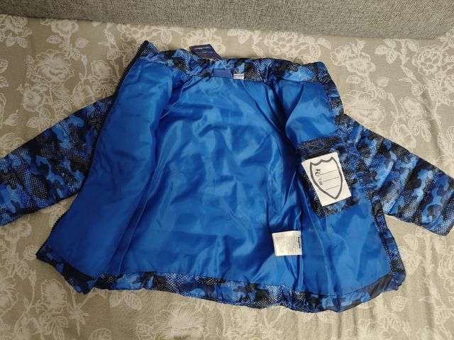 Abrigo infantil camuflaje azul 12-24 meses.