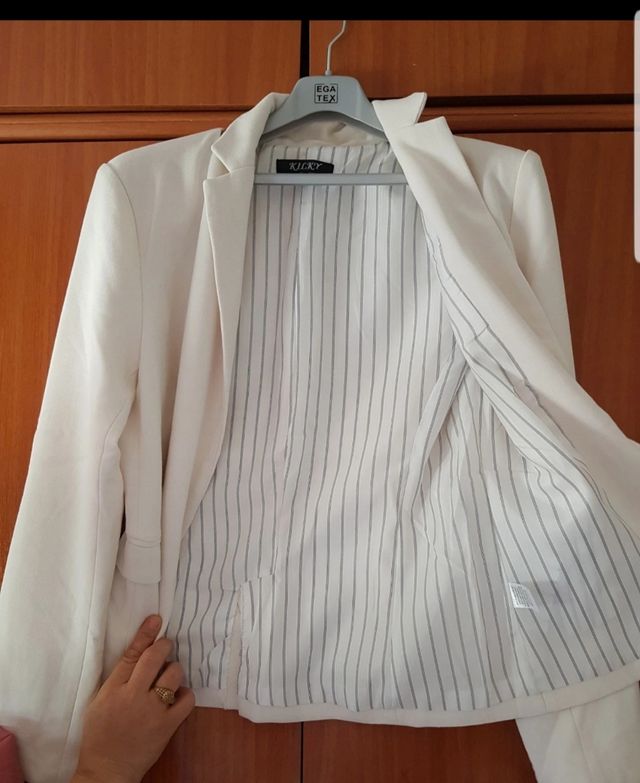 Elegante blazer color crema