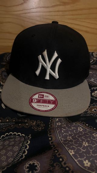 Gorra New Era Yankees Negra y Gris