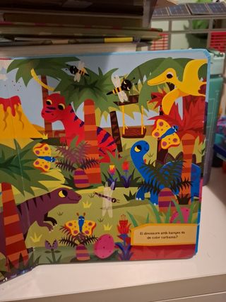 BUSCA Y ENCUENTRA DINOSURIOS (Catalan Edition)