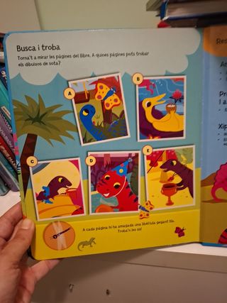 BUSCA Y ENCUENTRA DINOSURIOS (Catalan Edition)