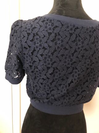 Maglia blu con bottoni in pizzo