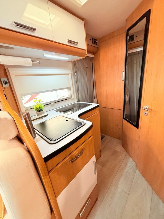 Autocaravana rutera 5.90m/aire//horno/alta gama