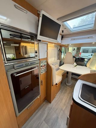 Autocaravana rutera 5.90m/aire//horno/alta gama 