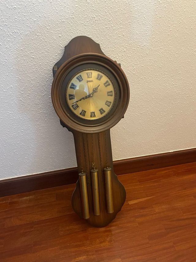 Reloj de pared antiguo