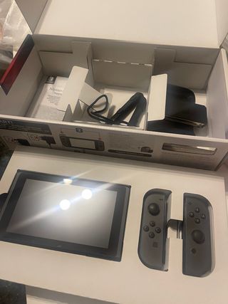 Nintendo Switch + Unravel Two