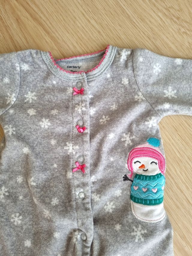 Mono bebé niña invierno muñeco nieve