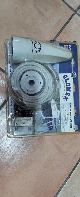 Antena  barco, camion,Glomex AVIOR VT300 TV/FM