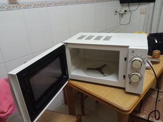 Microondas Orbegozo blanco
