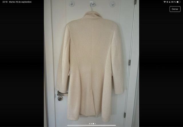 Abrigo corto con solapas ,