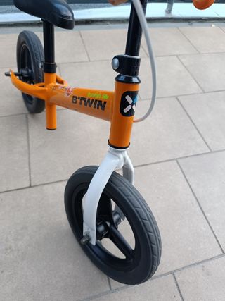 Bicicleta sin pedales B'Twin Runride 500 Naranja.