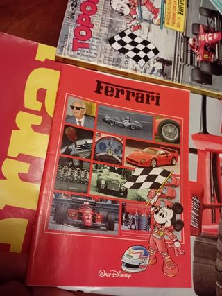 Topolino e la Ferrari con album figurine e poster