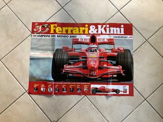 Topolino e la Ferrari con album figurine e poster