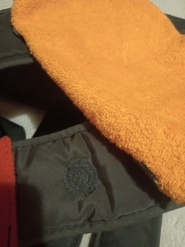 Mochila Canguro Bebé Gris y Naranja
