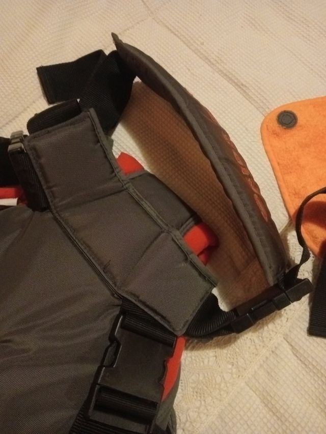 Mochila Canguro Bebé Gris y Naranja