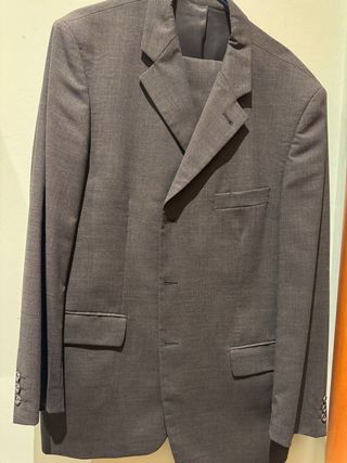 Traje de hombre gris