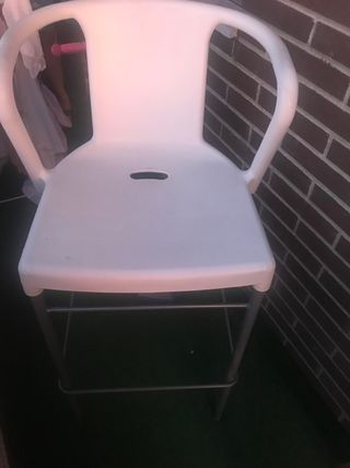 Silla Alta Blanca y Plateada tengo 2 iguales cada