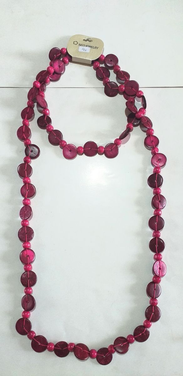 Collar largo con cordones y adornos