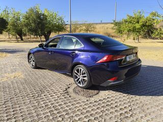 Lexus IS 2017 híbrido gasolina
