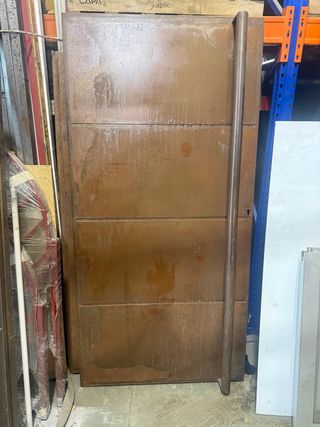 Puerta Hierro Peatonal acabado Óxido.