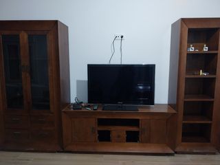 Mueble de salón madera y cristal