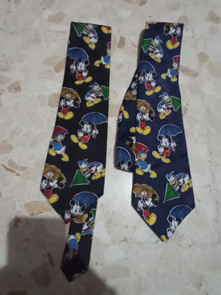 Corbatas Mickey y Donald con paraguas