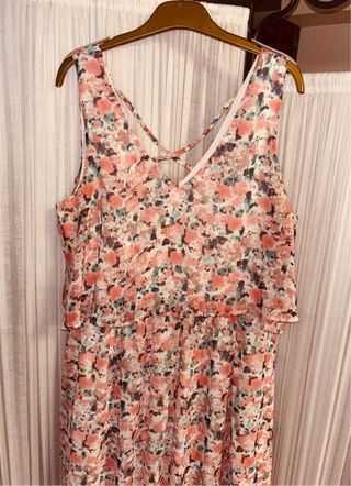 Vestido largo con estampado floral.
